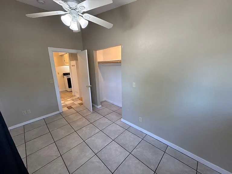 291 Clay St W #8 — Photo 10