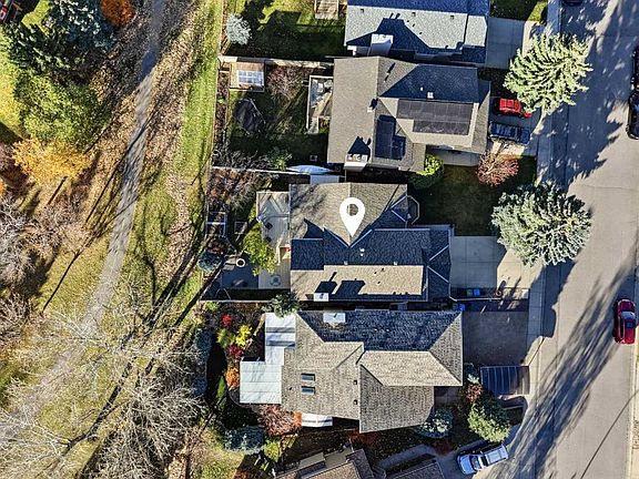 3rd image of 95 E Macewan Ridge Close NW
