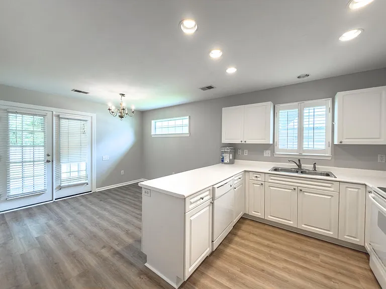 4841 Habersham Ln — Photo 13