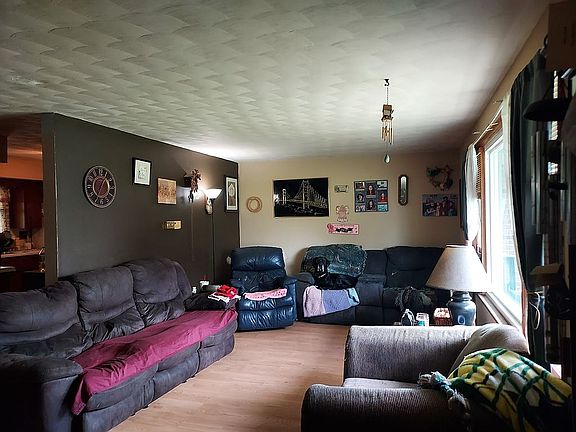3rd image of 1040 Radio Ln