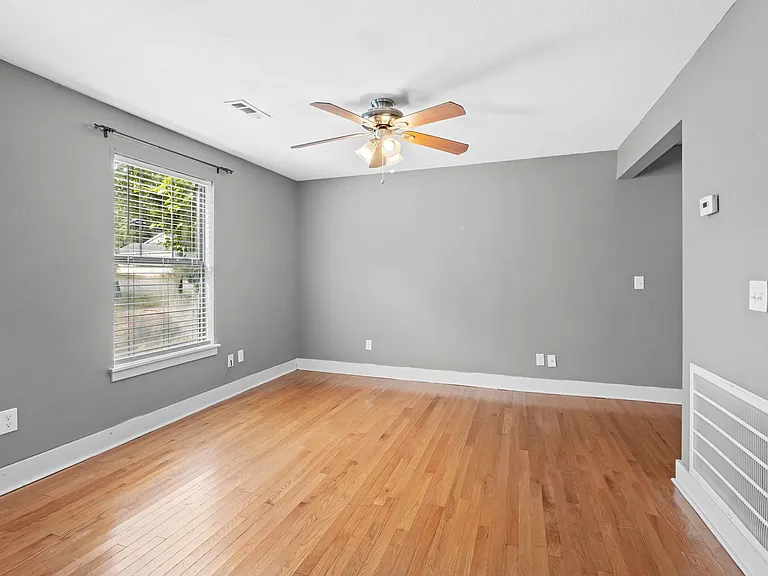 1022 W Holly St — Photo 7