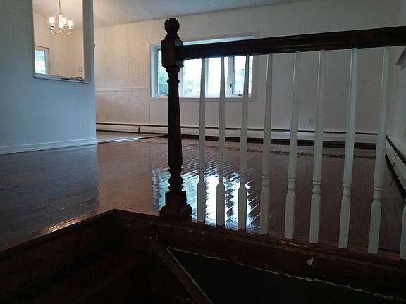 4th image of 501 Evergreen Ave