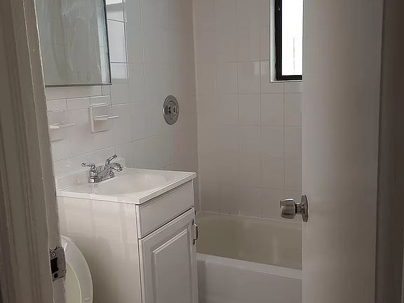3rd image of 5418 Park Ave #31