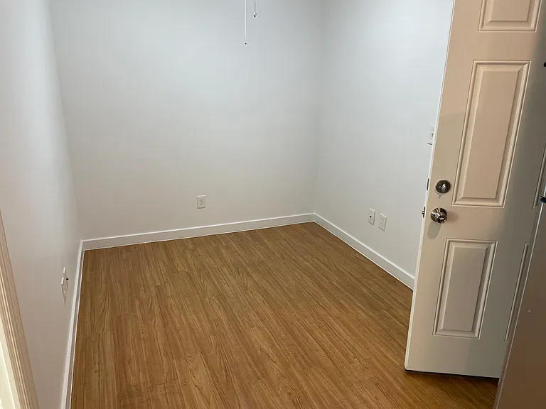 167 Glen Cove Ave #2H — Photo 2