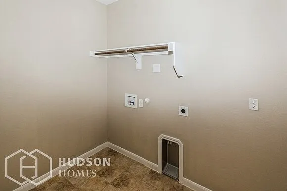 9200 Hawthorne Dr — Photo 11