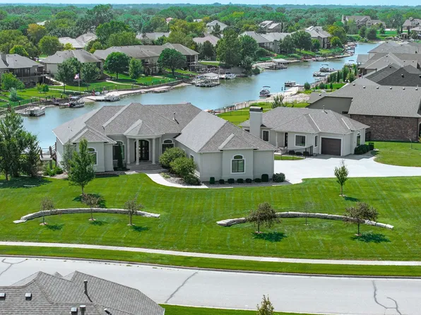 2901 W Crystal Beach St, Wichita, KS 67204