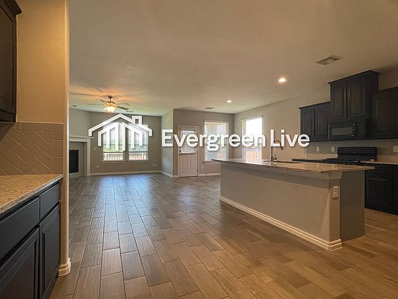4th image of 3409 Molly Dr