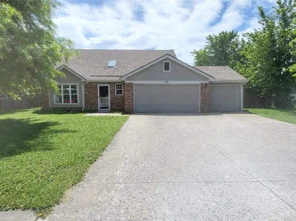 790 Myers Dr, Tonganoxie, KS 66086