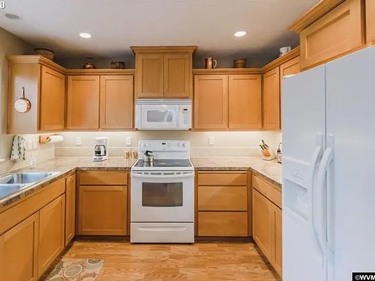 1096 Fuji Ln — Photo 10