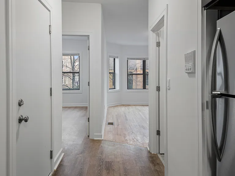 1904 N Whipple St #101 — Photo 8
