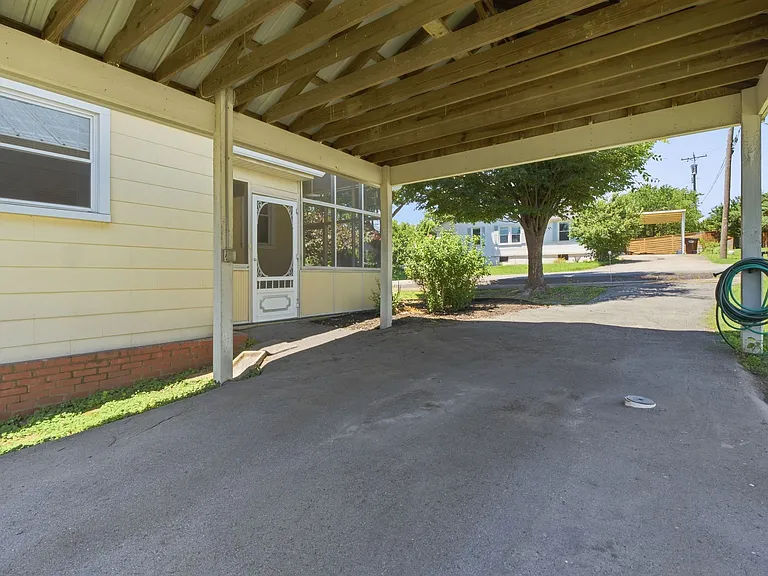 1301 Clarke St — Photo 24