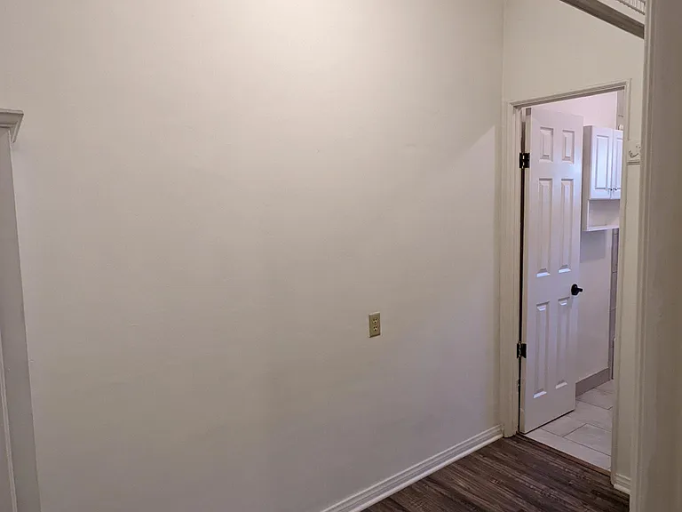 208 N La Peer Dr #7 — Photo 19
