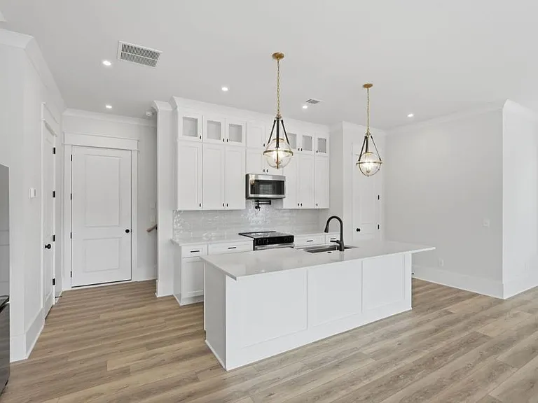 331 Orchid St — Photo 6