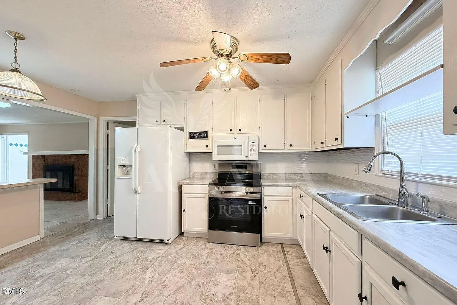4 bed, 2326 sqft, $2,400 — Photo 3
