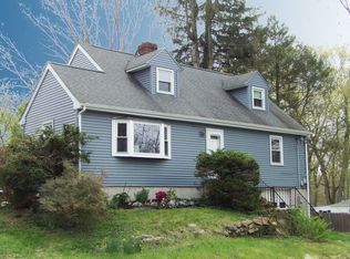 4 Garden Dr, Gales Ferry, CT 06335