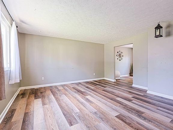 5th image of 3315 Spring Valley Dr