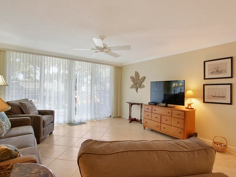630 Ocean Dr #102 — Photo 8