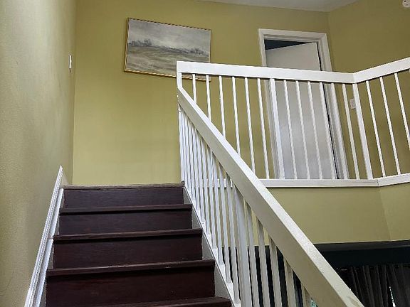 4th image of 255 NW 36th Avenue