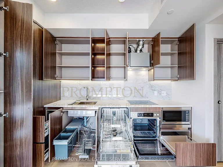 95 McMahon Dr #1109 — Photo 11
