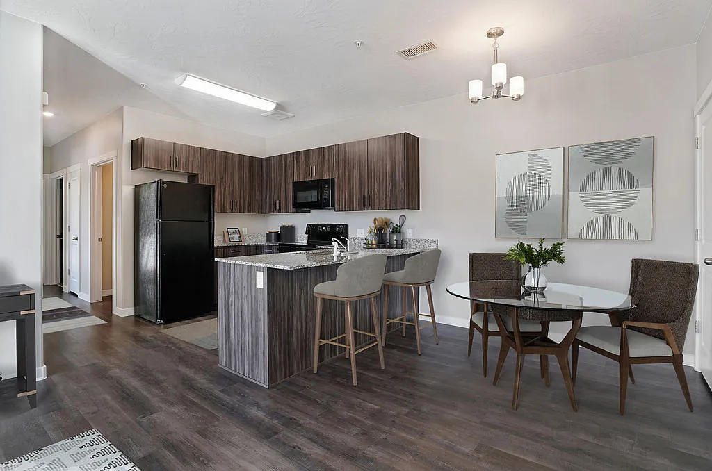 Brookfield Apartments — Photo 4