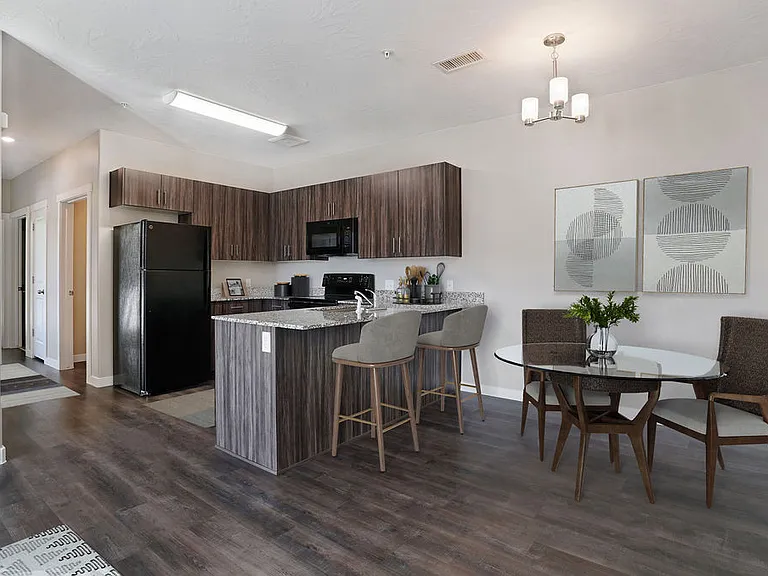 Brookfield Apartments — Photo 4