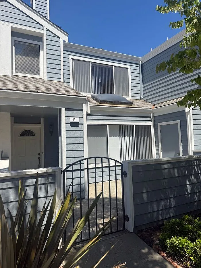 2 bed, 2.5 bath, 1450 sqft, $2,795 — Photo 1