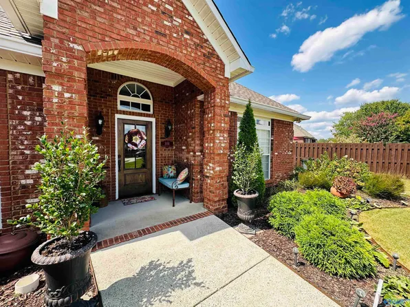 308 Harrogate Cir, Arab, AL 35016