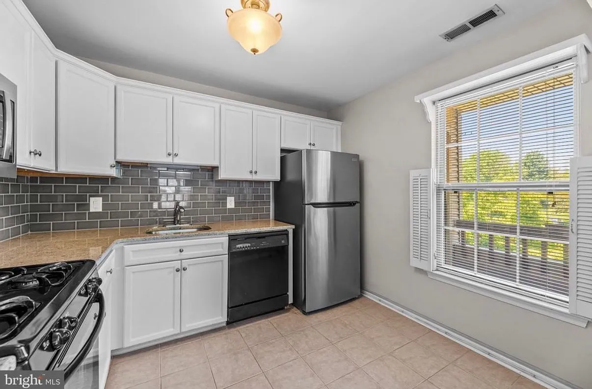 3 bed, 1550 sqft, $3,150 — Photo 4