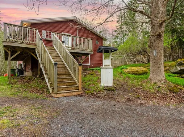 30 Meadow Dr, Hampton, NB E5N 6R2