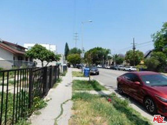 5th image of 2746 Wabash Ave