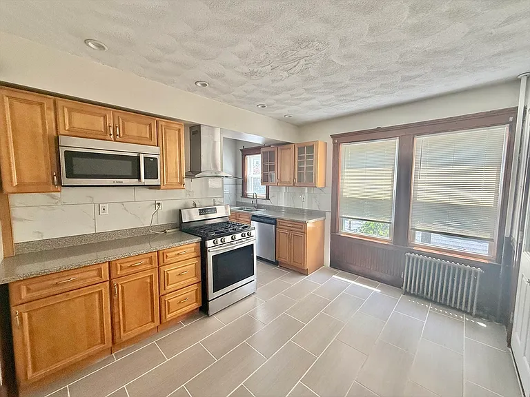 39 Dunbar Ave #1 — Photo 8