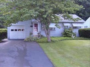 41 Burkedale Cres, Rochester, NY 14625