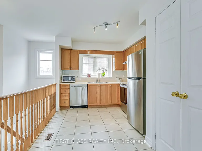 1128 Dundas St W #25 — Photo 8
