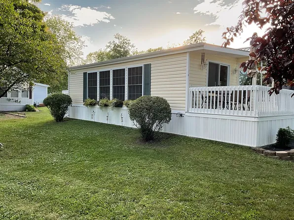 11 Pike Cir, South Hero, VT 05486