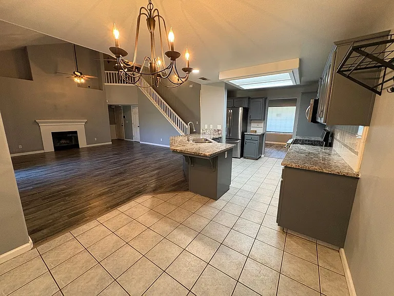 534 W Russell Ave — Photo 25