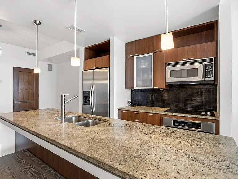 111 N 12th St #1707 — Photo 18