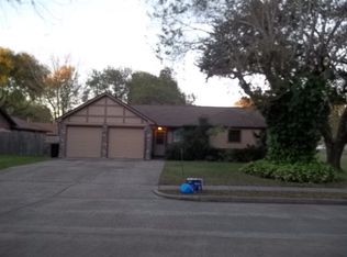 921 Cannan Dr, Angleton, TX 77515