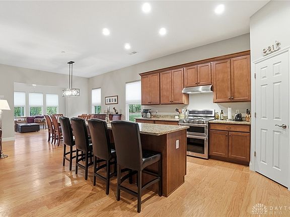 5th image of 575 Carrick Dr