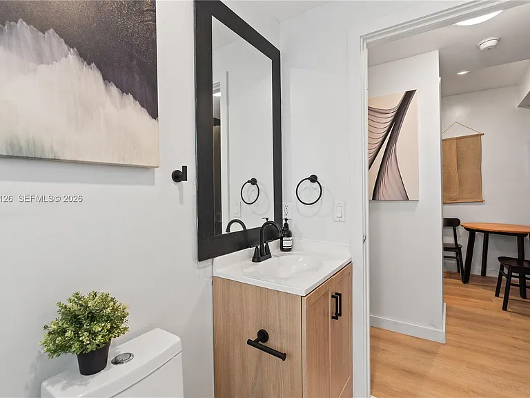810 7th St #102 — Photo 9