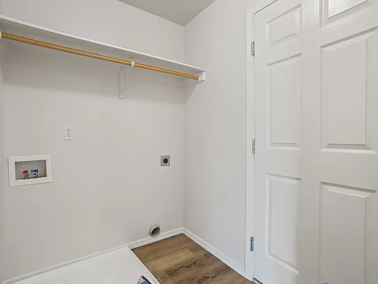 979 Peregrine Dr — Photo 13