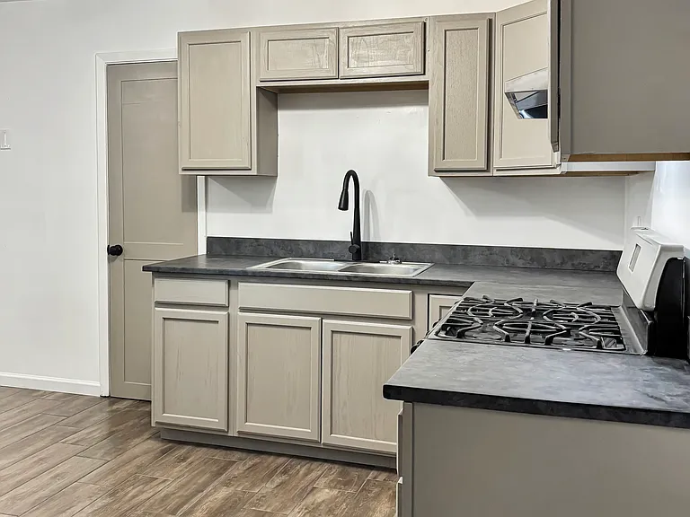 502 Hickory St — Photo 13