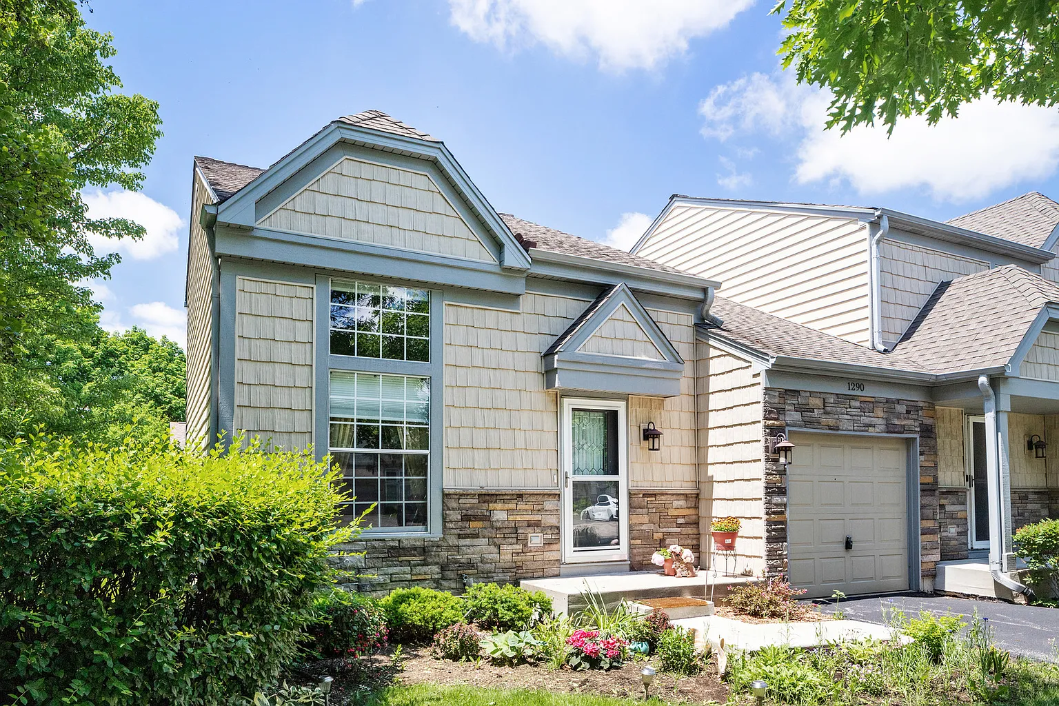 1290 Gloucester Cir photo 1