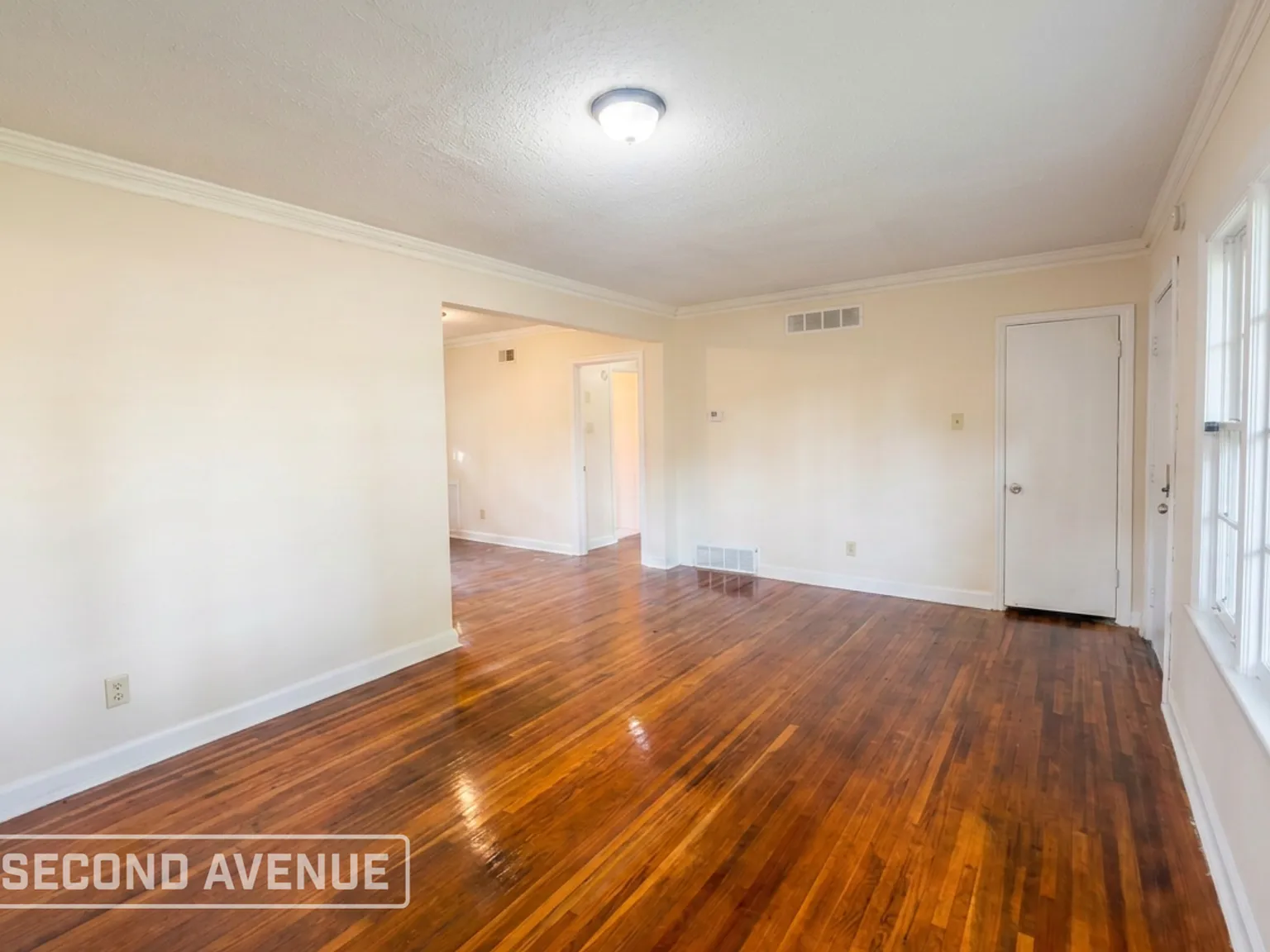 3 bed, 1.0 bath, 1203 sqft, $1,095 — Photo 2