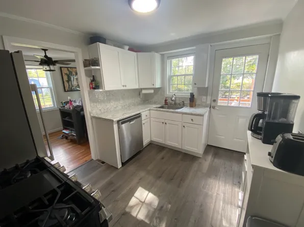 32 Saratoga Rd, North Kingstown, RI 02852