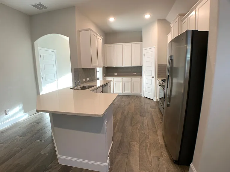 1324 Spring Row St — Photo 5