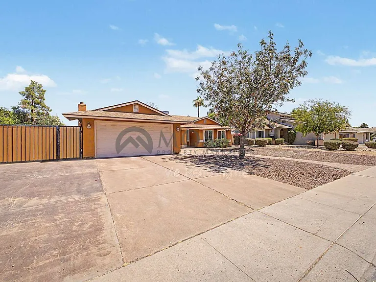4526 W Jupiter Way — Photo 2