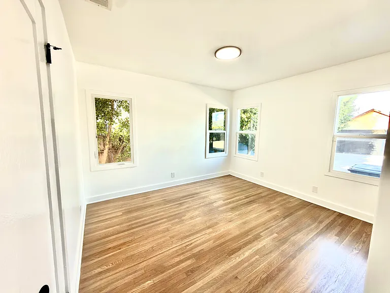 328 N Kingsley Dr #334-1/2 — Photo 4