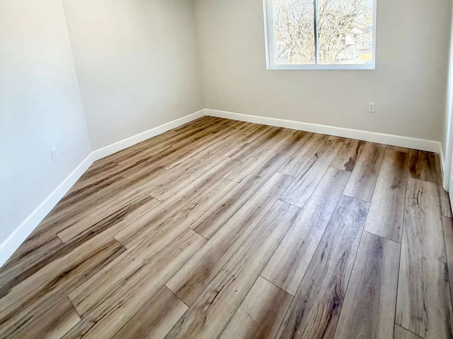1 bed, 850 sqft, $1,700 — Photo 3
