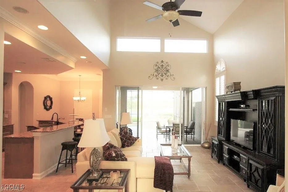 4 bed, 2.5 bath, 2483 sqft, $10,950 — Photo 2