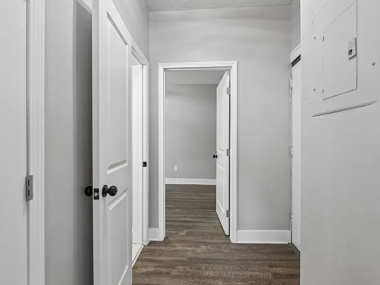 Archwood Manor — Photo 13